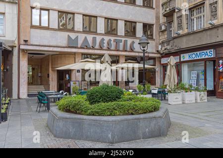 Belgrad, Serbien - 17. April 2022: Hotel Majestic Building und Kompas Travel Agency in Capital City Centre. Stockfoto