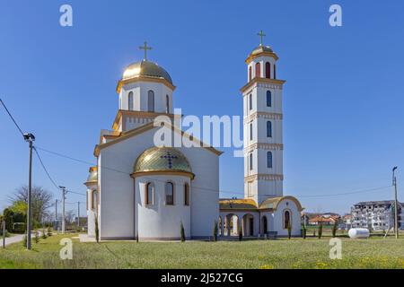 Belgrad, Serbien - 13. April 2022: Der neue Heilige Matthäus der Apostel Serbisch-orthodoxe Kirchenbau in Surcin. Stockfoto