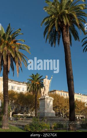 Die Statue von Napoleon Bonaparte auf dem Platz Saint-Nicolas in Bastia, Korsika Stockfoto