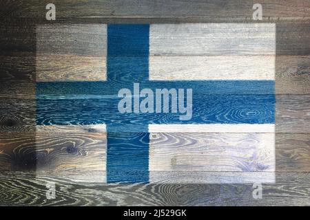 Finnland Flagge auf rustikalem alten Holz Oberfläche Hintergrund Stockfoto