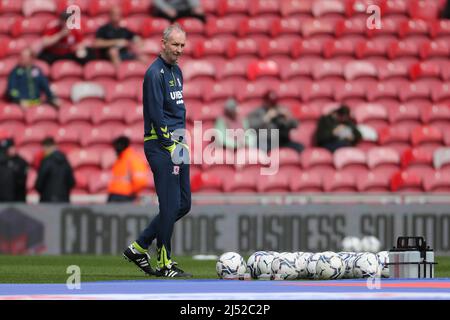 MIDDLESBROUGH, GROSSBRITANNIEN. APR 18. Alan Knill, der stellvertretende Manager von Middlesbrough, während des Sky Bet Championship-Spiels zwischen Middlesbrough und Huddersfield Town am Montag, den 18.. April 2022 im Riverside Stadium, Middlesbrough. (Kredit: Mark Fletcher | MI News) Kredit: MI Nachrichten & Sport /Alamy Live News Stockfoto