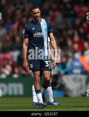 MIDDLESBROUGH, GROSSBRITANNIEN. APR 18. Jon Russell von Huddersfield Town während des Sky Bet Championship-Spiels zwischen Middlesbrough und Huddersfield Town am Montag, den 18.. April 2022 im Riverside Stadium, Middlesbrough. (Kredit: Mark Fletcher | MI News) Kredit: MI Nachrichten & Sport /Alamy Live News Stockfoto