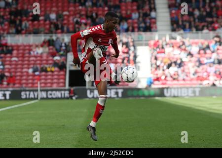 MIDDLESBROUGH, GROSSBRITANNIEN. APR 18. Isaiah Jones von Middlesbrough während des Sky Bet Championship-Spiels zwischen Middlesbrough und Huddersfield Town am Montag, den 18.. April 2022 im Riverside Stadium, Middlesbrough. (Kredit: Mark Fletcher | MI News) Kredit: MI Nachrichten & Sport /Alamy Live News Stockfoto