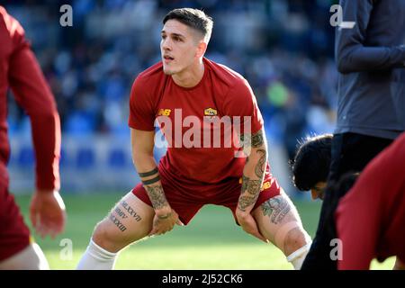 Nicolo Zaniolo von AS Roma erwärmt sich während des Fußballspiels der Serie A zwischen SSC Napoli und AS Roma im Stadion Diego Armando Maradona in Napoli (Italien Stockfoto