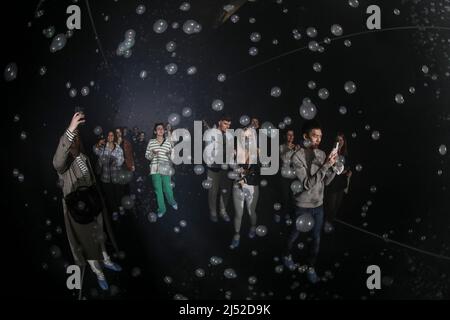 POP AIR, DAS AUFBLASBARE UND IMMERSIVE ERLEBNIS IN DER GRANDE HALLE DE LA VILLETTE PARIS Stockfoto