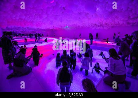 POP AIR, DAS AUFBLASBARE UND IMMERSIVE ERLEBNIS IN DER GRANDE HALLE DE LA VILLETTE PARIS Stockfoto