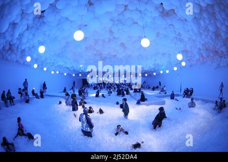 POP AIR, DAS AUFBLASBARE UND IMMERSIVE ERLEBNIS IN DER GRANDE HALLE DE LA VILLETTE PARIS Stockfoto