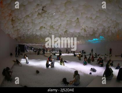 POP AIR, DAS AUFBLASBARE UND IMMERSIVE ERLEBNIS IN DER GRANDE HALLE DE LA VILLETTE PARIS Stockfoto