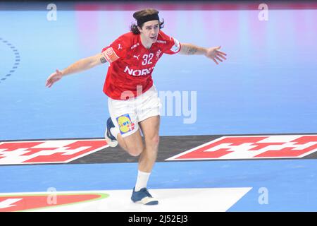 Jacob Holm (Dänemark) gegen Frankreich. EHF Euro 2022. Bronzemedaillenspiel. Stockfoto