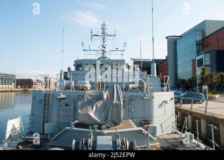 Die Bergarbeiterin HMS Bangor der Royal Navy liegt am Fluss Lagan, Belfast, Nordirland. Stockfoto