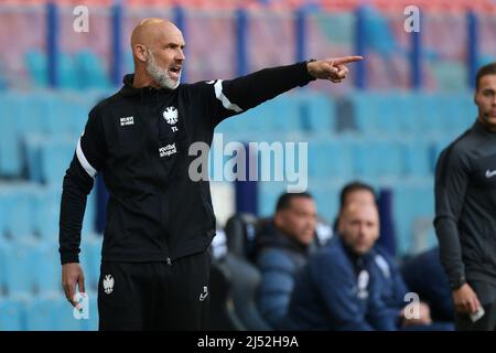 Arnhem, Niederlande. Vitesse, 19. April 2022, ARNHEM - Vitesse-Trainer Thomas Letsch während des niederländischen Eredivisie-Spiels zwischen Vitesse und Sparta Rotterdam beim Gelredome am 19. April 2022 in Arnhem, Niederlande. Vitesse - Sparta wurde am 4. März in der Verletzungszeit nach Fehlverhalten durch die Heimleute suspendiert. ANP JEROEN PUTMANS Stockfoto