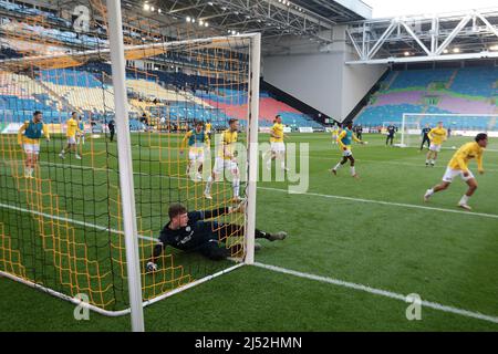 Arnhem, Niederlande. Vitesse, 19. April 2022, ARNHEM - Vitesse Spieler vor dem niederländischen Eredivisie-Spiel zwischen Vitesse und Sparta Rotterdam beim Gelredome am 19. April 2022 in Arnhem, Niederlande. Vitesse - Sparta wurde am 4. März in der Verletzungszeit nach Fehlverhalten durch die Heimleute suspendiert. ANP JEROEN PUTMANS Stockfoto