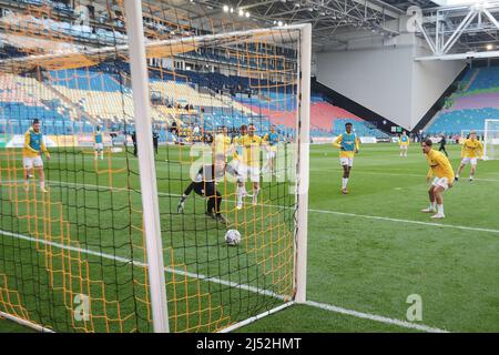 Arnhem, Niederlande. Vitesse, 19. April 2022, ARNHEM - Vitesse Spieler vor dem niederländischen Eredivisie-Spiel zwischen Vitesse und Sparta Rotterdam beim Gelredome am 19. April 2022 in Arnhem, Niederlande. Vitesse - Sparta wurde am 4. März in der Verletzungszeit nach Fehlverhalten durch die Heimleute suspendiert. ANP JEROEN PUTMANS Stockfoto