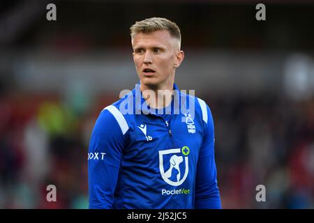 NOTTINGHAM, GROSSBRITANNIEN. APR 18. Sam Surrage von Nottingham Forest während des Sky Bet Championship-Spiels zwischen Nottingham Forest und West Bromwich Albion am City Ground, Nottingham, am Montag, 18.. April 2022. (Kredit: Jon Hobley | MI News) Kredit: MI Nachrichten & Sport /Alamy Live News Stockfoto