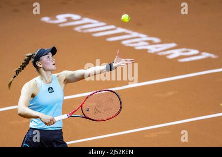 Stuttgart, Deutschland. 19. April 2022. Tennis: WTA Tour - Stuttgart, Einzel, Frauen, 1. Runden, Rybakina (Kasachstan) - Schunk (Deutschland). Yelena Rybakina in Aktion. Quelle: Tom Weller/dpa/Alamy Live News Stockfoto