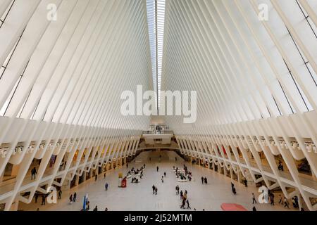 Santiago Calatrava entwarf den BAHNHOF PATH im World Trade Center, Financial Distrrict, New York, NY, USA. Stockfoto
