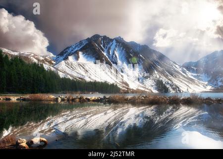 Mt Morrison Reflexionen in Convict Lake, Mono County, Kalifornien, USA Stockfoto