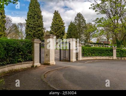 Gates of Redditch Crematorium & Abbey Cemetery, Worcestershire. Stockfoto