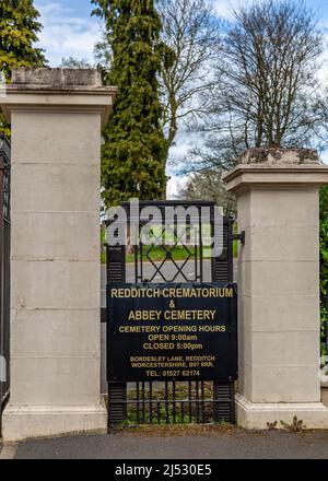 Gates of Redditch Crematorium & Abbey Cemetery, Worcestershire. Stockfoto