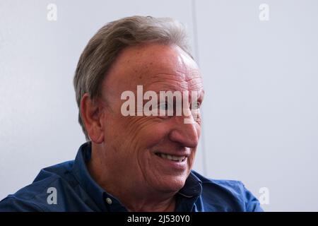 Der ehemalige Fußballmanager Neil Warnock begibt sich auf eine Einzelmannshow, um seine vielen Geschichten zu erzählen, nachdem er sich im Alter von 73 Jahren aus dem Spiel zurückzog Stockfoto