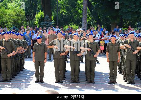 Streitkräfte der Ukraine, Nationalgarde, Kiew. Die Soldaten der ukrainischen Armee schwören im Militärsystem bei Werchowna Rada. Russischer ukrainischer Krieg.K Stockfoto