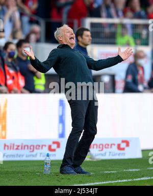 Trainer Christian STREICH (FR) Geste, Geste, emotionaler Fußball 1. Bundesliga, 30. Spieltag, SC Freiburg (FR) - VfL Bochum (BO) 3: 0, am 16.. April 2022 in Freiburg/Deutschland. #Die DFL-Vorschriften verbieten die Verwendung von Fotos als Bildsequenzen und/oder quasi-Video # Â Stockfoto