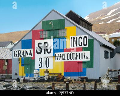 Siglufjordur, Island - 17. Mai 2015: Der Fischmarkt von Siglufjordur, einem kleinen Fischerdorf in einem engen Fjord mit dem gleichen Namen an der Nordküste Stockfoto