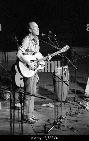 Die amerikanische Folksängerin Pete Seeger tritt 1985 in der Royal Festival Hall, London, auf. Stockfoto