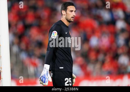 Palma de Mallorca, Spanien. 19. April 2022. Sergio Rico (Mallorca) Fußball: Spanisches Spiel 'La Liga Santander' zwischen RCD Mallorca 2-1 Deportivo Alaves beim Visit Mallorca Estadi in Palma de Mallorca, Spanien. Quelle: Mutsu Kawamori/AFLO/Alamy Live News Stockfoto