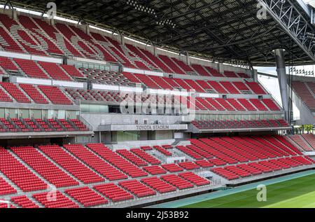 Kommentarfeld und leere Sitze im Toyota-Stadion in Japan. Stockfoto