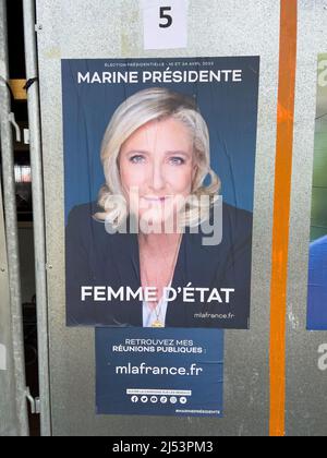 Kilstett, Frankreich - 9. Apr 2022: Französische Präsidentschaftswahl 2022 mit Plakat der National Rally Party mit Marine Le Pen Stockfoto