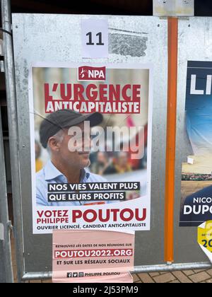 Kilstett, Frankreich - 9. Apr 2022: Französische Präsidentschaftswahl 2022 mit NPA-Plakat mit Philippe Poutou Stockfoto