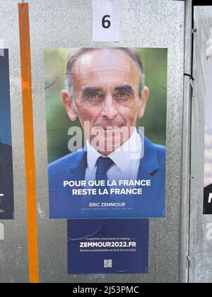 Kilstett, Frankreich - 9. Apr 2022: Französische Präsidentschaftswahl 2022 mit Reconquete-Plakat der politischen Partei mit Eric Zemmour Stockfoto