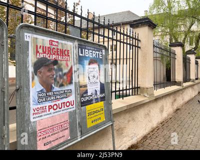 Kilstett, Frankreich - 9. Apr 2022: Französische Präsidentschaftswahl 2022 mit NPA-Plakat mit Philippe Poutou Stockfoto