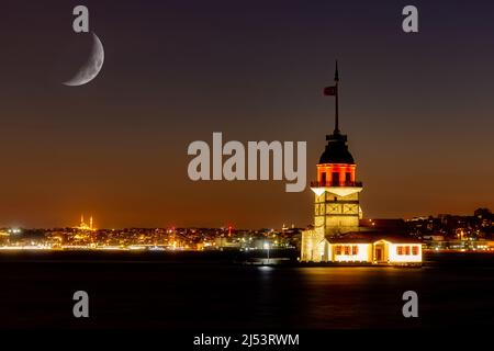 Maiden's Tower (kiz Kulesi) in istanbul bei Nacht, Türkei. Stockfoto