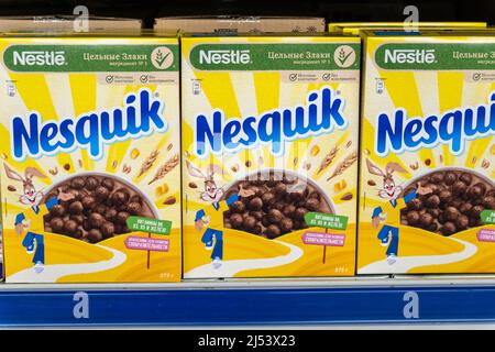 Tjumen, Russland-25. März 2022: Nesquik Chocolate. Nequik gehört der Schweizer Firma Nestle.e Stockfoto