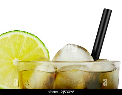 Nahaufnahme eines isolierten Longdrinks Stockfoto