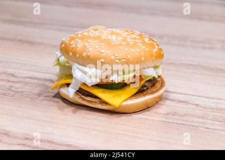 Kutaisi, Georgia - 17. März 2022: McDonald's McFresh Burger. Stockfoto