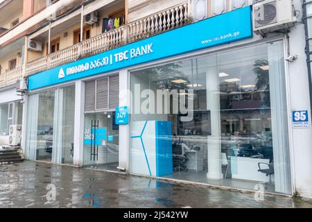 Kutaisi, Georgien - 18. März 2022: TBC Bank Büro. Stockfoto
