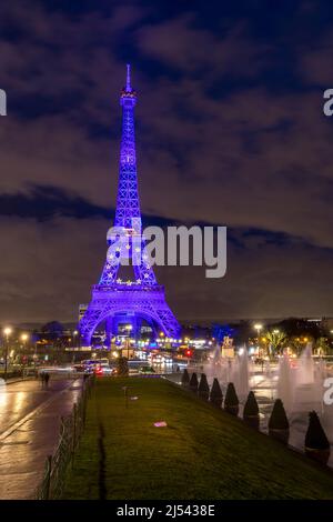 Paris, Frankreich - 4. Januar 2022: Wunderschöne Aussicht auf den Eiffelturm vom Trocadero Park Stockfoto