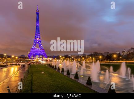 Paris, Frankreich - 4. Januar 2022: Wunderschöne Aussicht auf den Eiffelturm vom Trocadero Park Stockfoto