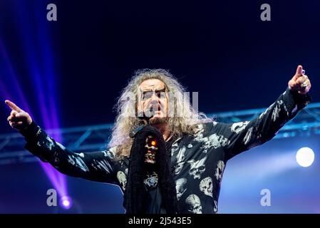 Die Sängerin Clive Jackson von Doctor und die Band Medics treten bei einem Konzert in Southend on Sea, Essex, Großbritannien, auf Stockfoto