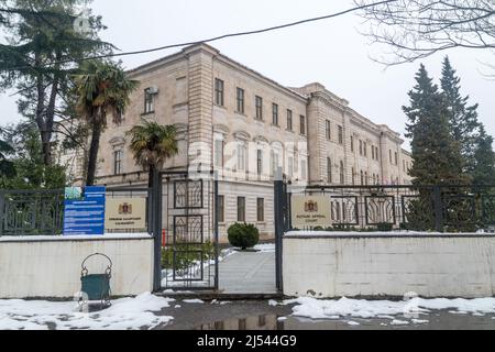 Kutaisi, Georgien - 18. März 2022: Eingang zum Berufungsgericht. Stockfoto