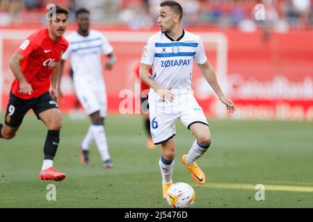 Palma de Mallorca, Spanien. 19. April 2022. Gonzalo Escalante (Alaves) Fußball: Spanisches Spiel 'La Liga Santander' zwischen RCD Mallorca 2-1 Deportivo Alaves beim Visit Mallorca Estadi in Palma de Mallorca, Spanien. Quelle: Mutsu Kawamori/AFLO/Alamy Live News Stockfoto