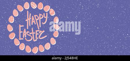 Frohe Ostern Banner. Ein Kranz aus rosafarbenen Eiern mit unterschiedlichem Ornament auf violettem Hintergrund. Fröhliche Osterschrift in einem Kreis bemalter Eier. Tex Stock Vektor