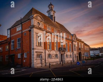 Das High Wycombe Town Hall ist ein öffentliches Gebäude an der Queen Victoria Road in High Wycombe, Buckinghamshire, England. Stockfoto