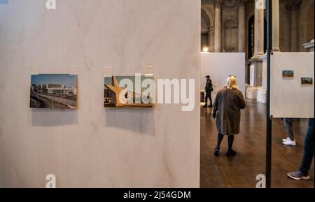 Venedig, Italien. 20.. April 2021: Der ukrainische Pavilon mit einer Botschaft des Präsidenten Zelenski über den tatsächlichen Konflikt mit Russland wird am 20. April 2022 im Misericordia-Palast in Venedig, Italien, zu sehen sein. Die Internationale Kunstausstellung 59. in Venedig wird vom 23.. April bis zum 27.. November für die Öffentlichkeit zugänglich sein. © Simone Padovani / Alamy Live News Stockfoto