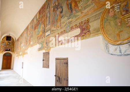 Kreuzgang in der Basilica di Santa Caterina d'Alessandria, Galatina, Apulien, Italien. Stockfoto