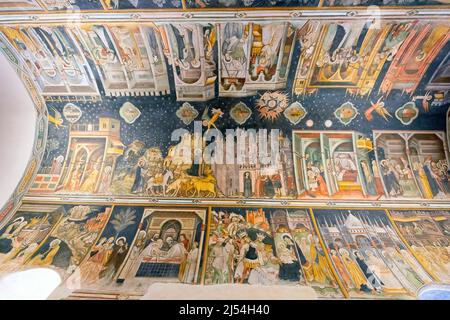 Basilica di Santa Caterina d'Alessandria in Galatina ist ein nationales Denkmal im romanischen und gotischen Stil. Apulien, Italien. Der Innenraum ist komplett neu Stockfoto