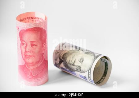 US-Dollar und chinesische Yuan-Banknoten Krieg Stockfoto